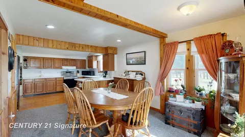 Dining - 7897 S S Grv, Dewitt, MI 48820 photo 4 of 4