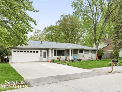 Exterior - 829 Townsend Cresent W, Algonac, MI 48001 photo 3 of 10