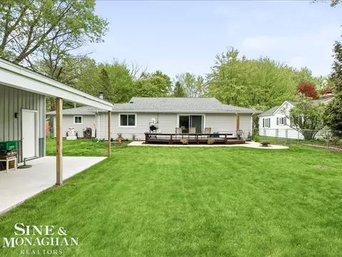 Exterior - 829 Townsend Cresent W, Algonac, MI 48001 photo 7 of 10
