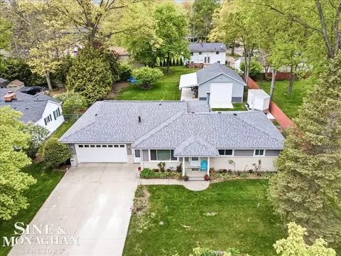 829 Townsend Cresent W, Algonac, MI 48001