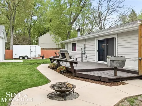 Exterior - 829 Townsend Cresent W, Algonac, MI 48001 photo 6 of 10