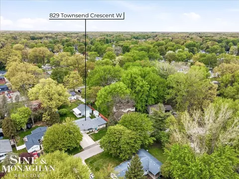 View/Area - 829 Townsend Cresent W, Algonac, MI 48001 photo 3 of 10