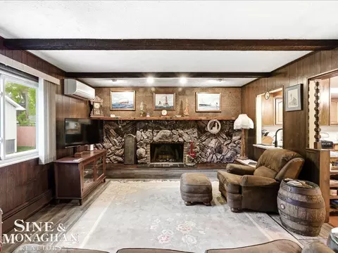 Living - 829 Townsend Cresent W, Algonac, MI 48001 photo 4 of 6