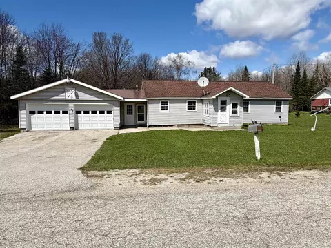 1694 W Quarry, Gulliver, MI 49840