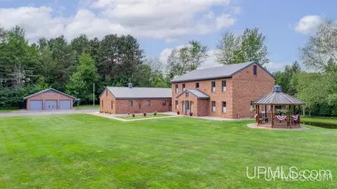 111 Lara Lei, Marquette, MI 49855