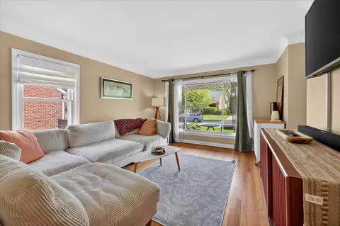 Living - 684 Phillips, Clawson, MI 48017 photo 1 of 2