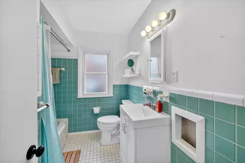 Bath - 684 Phillips, Clawson, MI 48017 photo 1 of 6