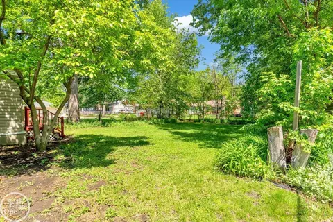 Exterior - 2024 Manchester, Grosse Pointe Woods, MI 48236 photo 3 of 3
