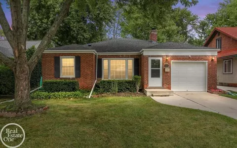 2024 Manchester, Grosse Pointe Woods, MI 48236