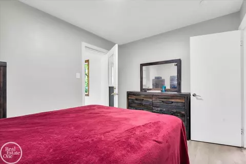 Bedroom - 2024 Manchester, Grosse Pointe Woods, MI 48236 photo 6 of 7