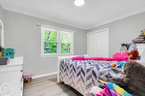 Bedroom - 2024 Manchester, Grosse Pointe Woods, MI 48236 photo 3 of 7