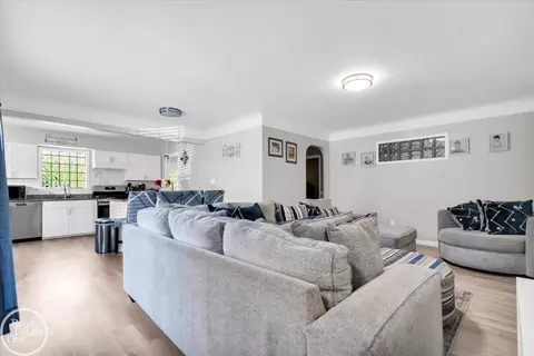 Living - 2024 Manchester, Grosse Pointe Woods, MI 48236 photo 3 of 4