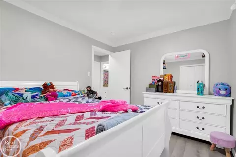 Bedroom - 2024 Manchester, Grosse Pointe Woods, MI 48236 photo 4 of 7