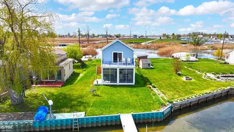 7286 S Channel, Harsens Island, MI 48028