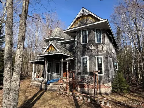 625 Holli Blue, Champion, MI 49814