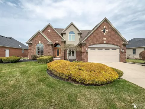 1033 Saint James Park, Monroe, MI 48161