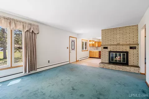 Living - 1375 E M28, Marquette, MI 49855 photo 4 of 5