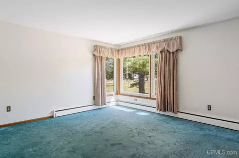 Living - 1375 E M28, Marquette, MI 49855 photo 2 of 5