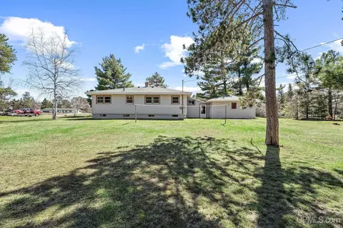 Exterior - 1375 E M28, Marquette, MI 49855 photo 4 of 4