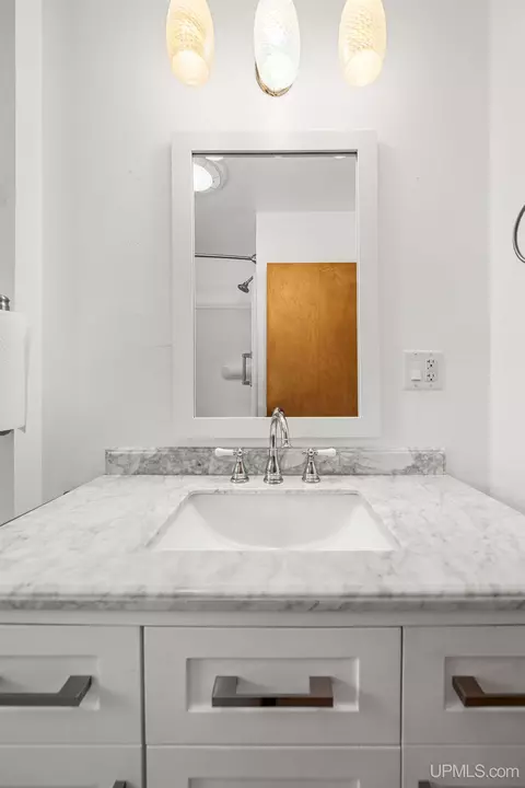 Bath - 1375 E M28, Marquette, MI 49855 photo 2 of 3