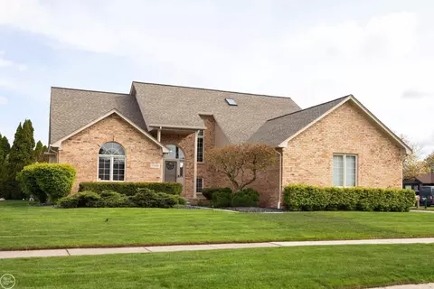 Exterior - 17385 Hillcrest, Macomb, MI 48044 photo 2 of 8