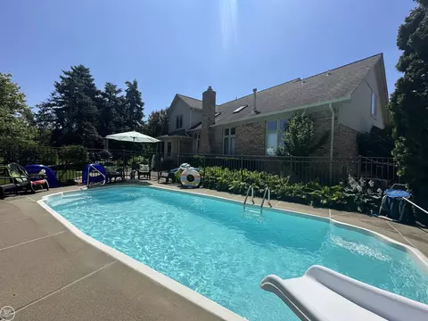 Exterior - 17385 Hillcrest, Macomb, MI 48044 photo 3 of 8