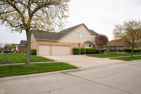Exterior - 17385 Hillcrest, Macomb, MI 48044 photo 6 of 8