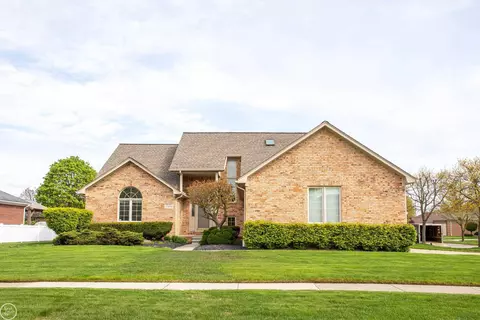 Exterior - 17385 Hillcrest, Macomb, MI 48044 photo 5 of 8