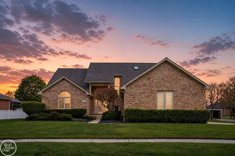 17385 Hillcrest, Macomb, MI 48044