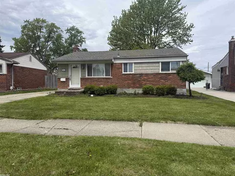 17851 Rainbow, Fraser, MI 48026