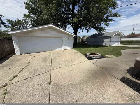 Exterior - 17851 Rainbow, Fraser, MI 48026 photo 4 of 7