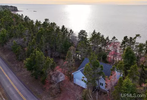 5877 Five Mile Pt, Allouez, MI 49805