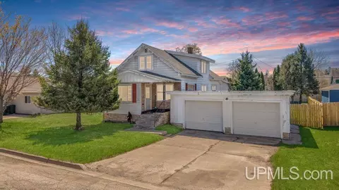 1105 W Hughitt, Iron Mountain, MI 49801