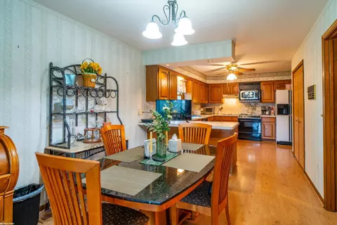 Dining - 47799 Farmbrook, Chesterfield, MI 48051 photo 3 of 4
