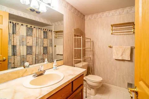 Bath - 47799 Farmbrook, Chesterfield, MI 48051 photo 5 of 6