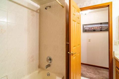 Bath - 47799 Farmbrook, Chesterfield, MI 48051 photo 6 of 6