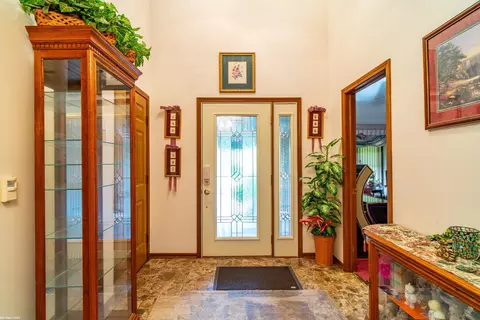 Entry Way - 47799 Farmbrook, Chesterfield, MI 48051 photo 1 of 2