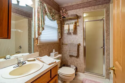 Bath - 47799 Farmbrook, Chesterfield, MI 48051 photo 3 of 6