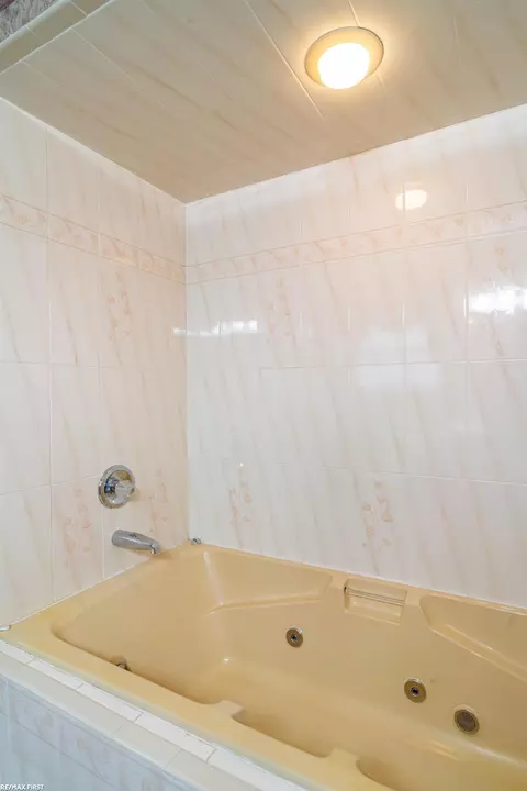 Bath - 47799 Farmbrook, Chesterfield, MI 48051 photo 4 of 6