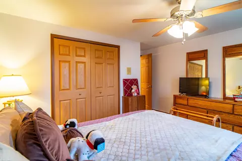 Bedroom - 47799 Farmbrook, Chesterfield, MI 48051 photo 5 of 6