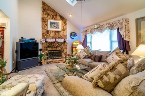 Living - 47799 Farmbrook, Chesterfield, MI 48051 photo 1 of 2