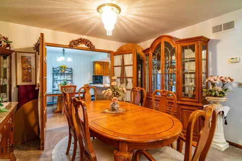 Dining - 47799 Farmbrook, Chesterfield, MI 48051 photo 2 of 4