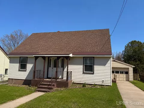 602 Cedar, Munising, MI 49862