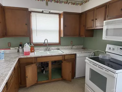 Kitchen - 602 Cedar, Munising, MI 49862 photo 2 of 3