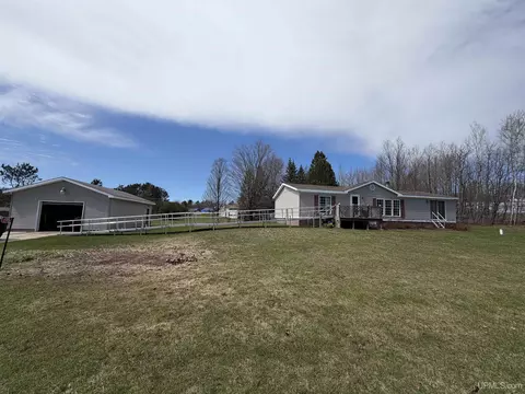 e9716 Old Indiantown Road, Munising, MI 49862