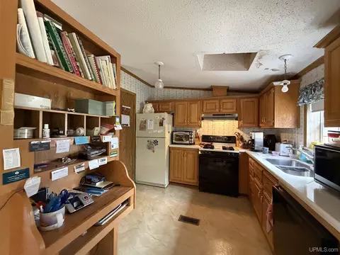 Kitchen - e9716 Old Indiantown Road, Munising, MI 49862 photo 1 of 2
