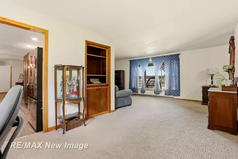 Living - 12975 Frost, Hemlock, MI 48626 photo 4 of 8