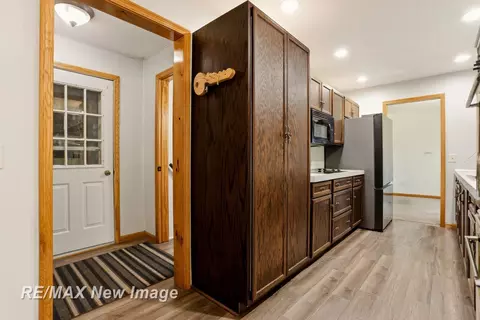 Entry Way - 12975 Frost, Hemlock, MI 48626 photo 3 of 4