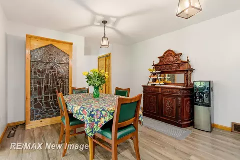 Dining - 12975 Frost, Hemlock, MI 48626 photo 2 of 3