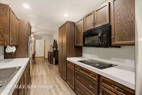 Kitchen - 12975 Frost, Hemlock, MI 48626 photo 3 of 3